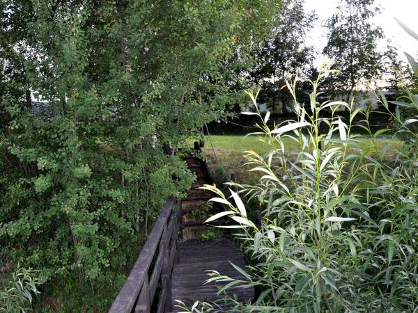 Mostek do lasku brzozowego na terenie ośrodka