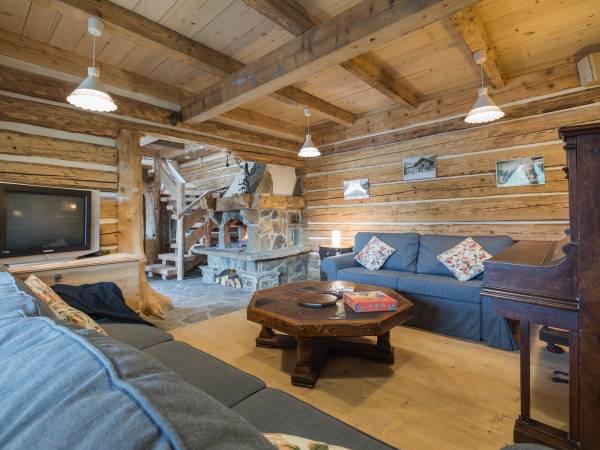 Salon w tradycyjnym domku