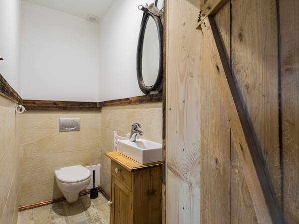 Toaleta w domku góralskim