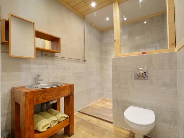 APARTAMENT , ŁAZIENKA