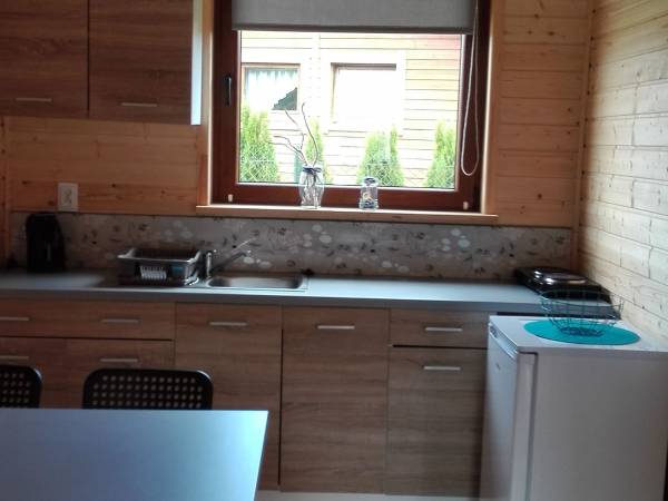 Kuchnia w domku przystosowanym dla osób dysfunkcyjnych ruchowo