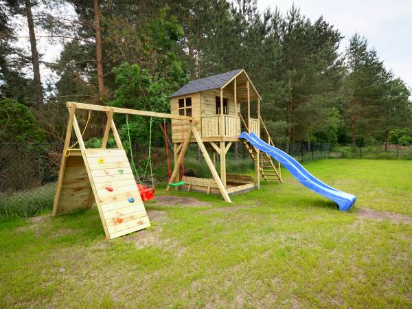 Myśliwska 30 - plac zabaw