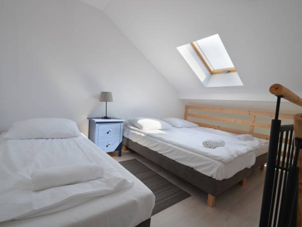 Sypialnia na antresoli w apartamencie 5 osobowym