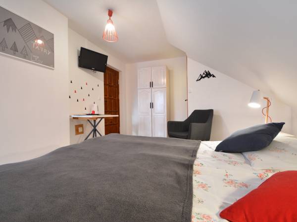 Siuster 1 - pokoj południowy z balkonem