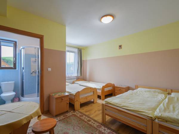 pokój 4 osobowy z łazienką