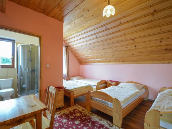 pokój 4 osobowy z łazienką