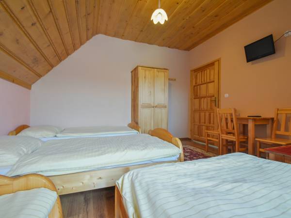 pokój 4 osobowy z łazienką