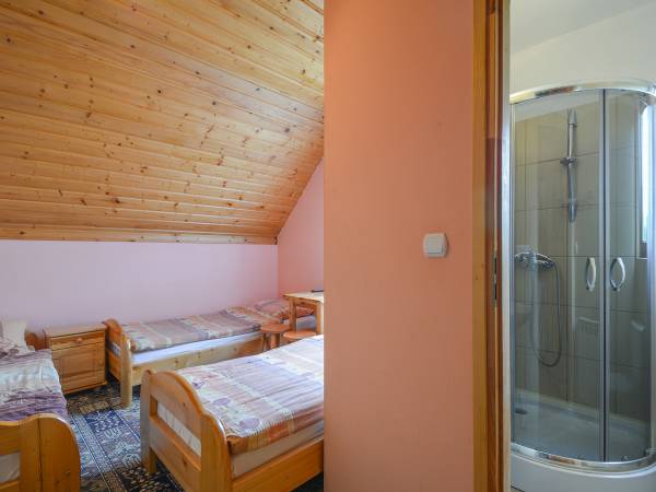 pokój 3 osobowy z łazienką