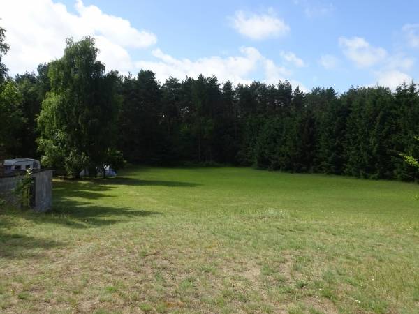 miejsce na przyczepy i namioty