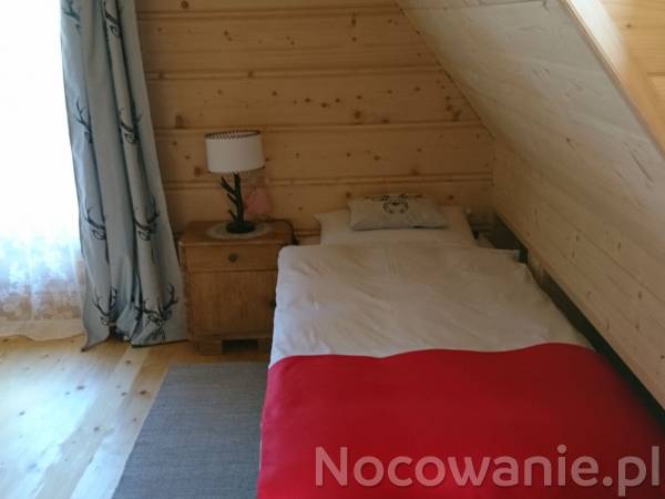 Sypialnia z dwoma pojedynczymi łóżkami