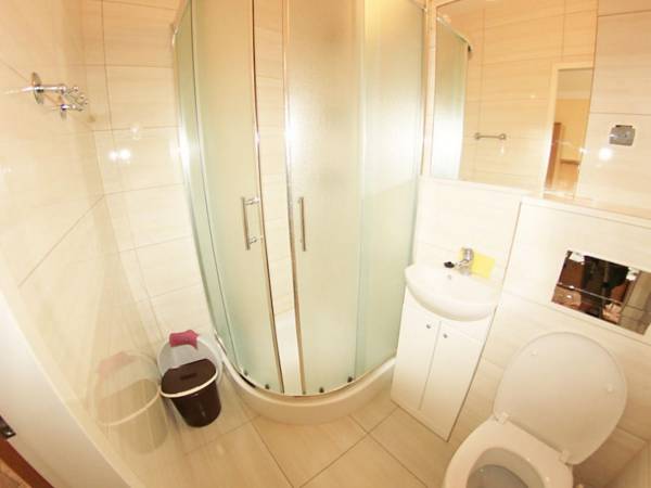 łazienka w pokoju 3 os