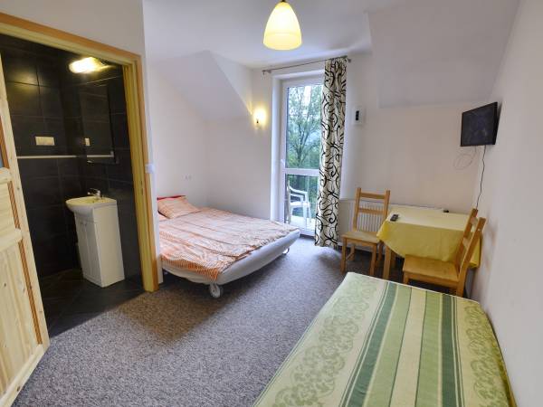 pokój dwuosobowy z łazienką