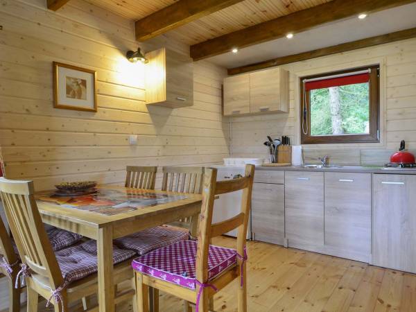 domek przy zagrodzie