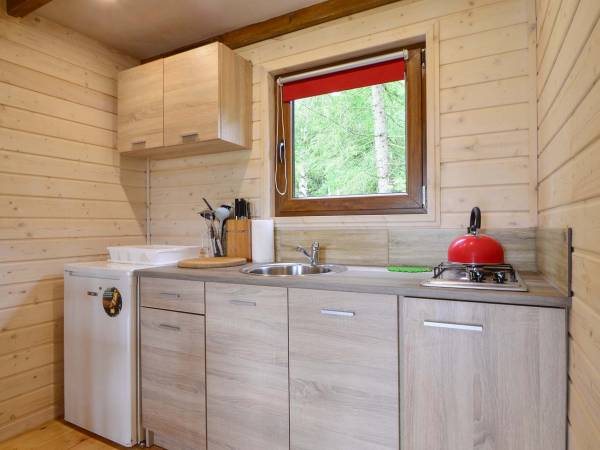 domek przy zagrodzie