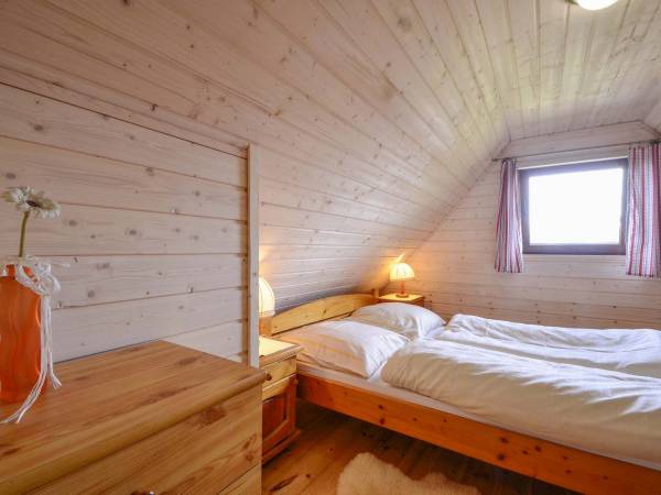 domek przy zagrodzie