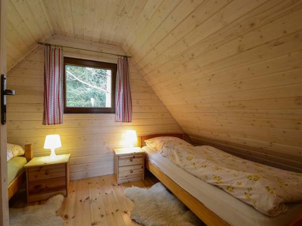 domek przy zagrodzie