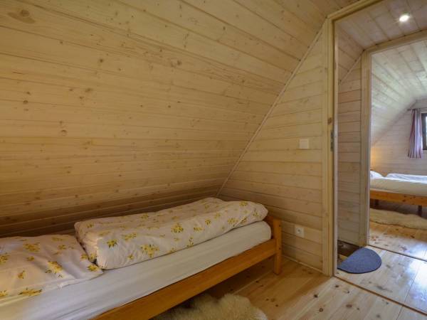 domek przy zagrodzie