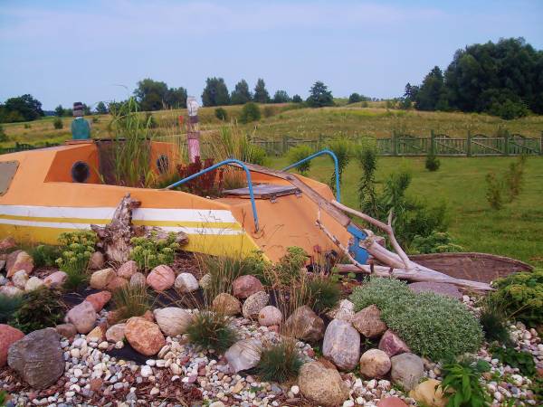 Element dekoracyjny wokół obiektu