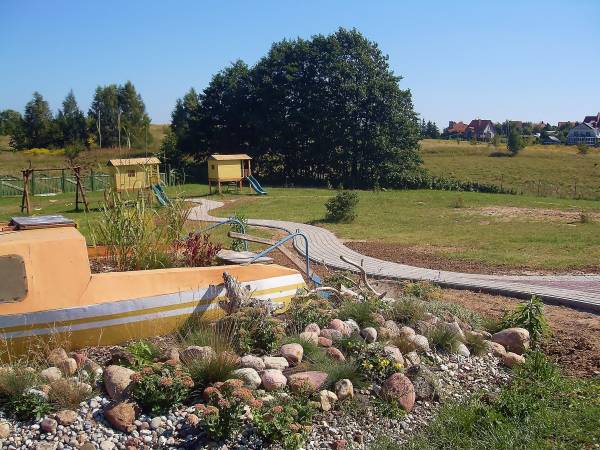 Wokół obiektu / plac zabaw