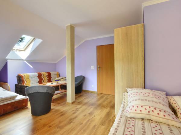 12//pokój 4lub 5 os z balkonem