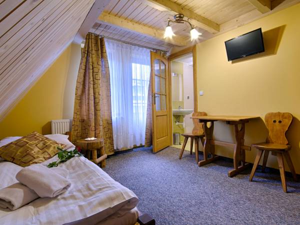 POKÓJ 3-OSOBOWY Z ANTRESOLKĄ