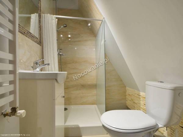 łazienka w pokoju 3 os