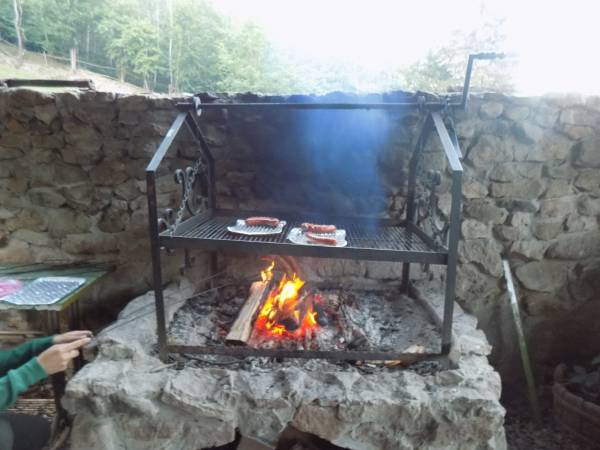 Ognisko z kiełbaską