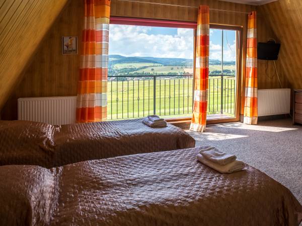 Domek golfowy z panoramicznym oknem