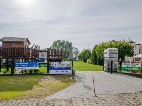 Wjazd od ul. Kaszubskiej 27