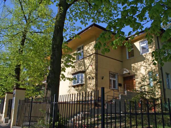 Willa pod starymi lipami