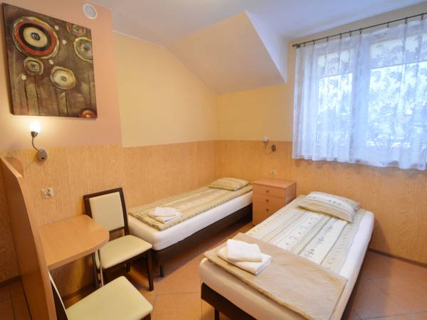 Pokój Nr 4 - 3-os. z łazienką