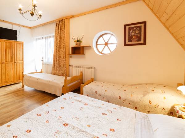 pokój czteroosobowy dom 25c 