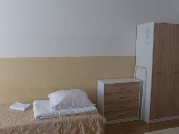 Pokój 1.6 (4 os.) na 1 piętrze, długi balkon do spółki z pokojem obok