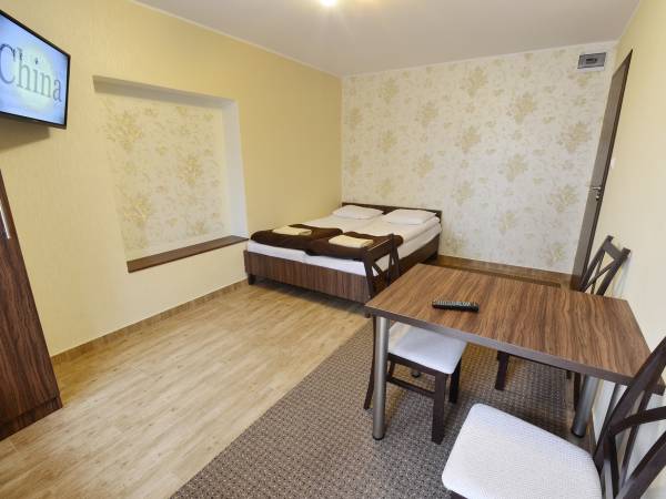 pokój 2-osobowy z osobnym wejściem + łazienka dostosowana dla osób niepełnosprawnych