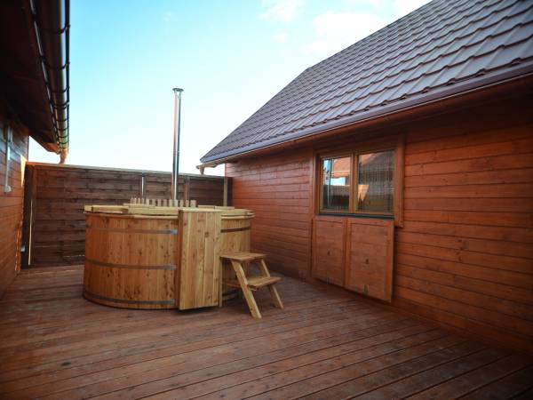 balia między domkami.