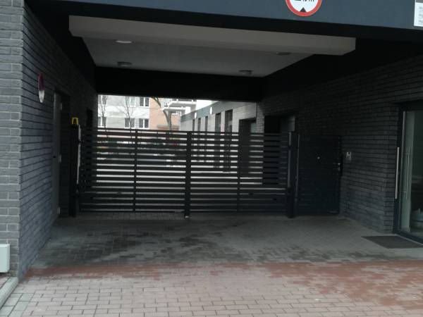 Teren zamknięty - ul. Jagiellońska 11