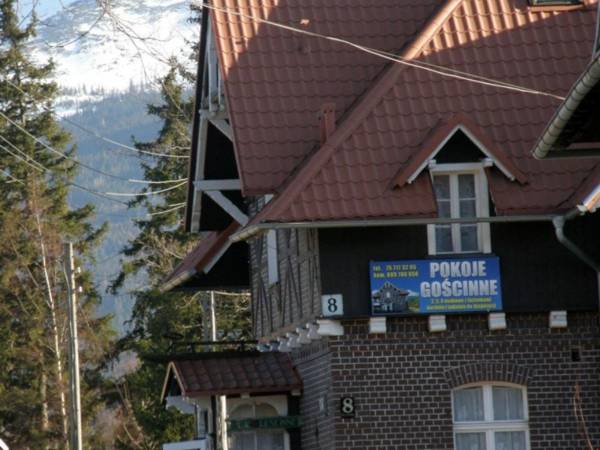 Belweder IV wiosną, w tle Śnieżne Kotły