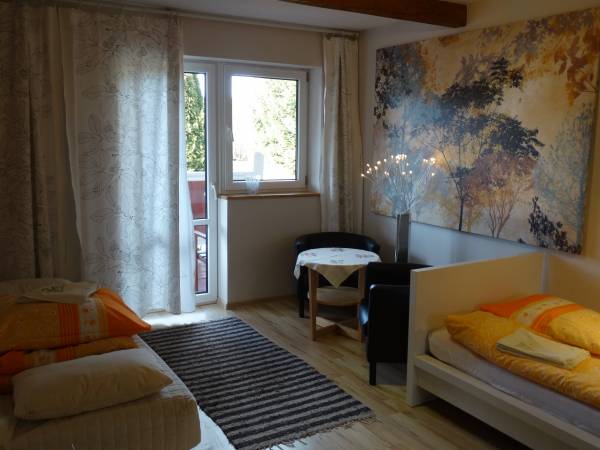 pokój nr 1 / 4 os./, z wyjściem na ganek