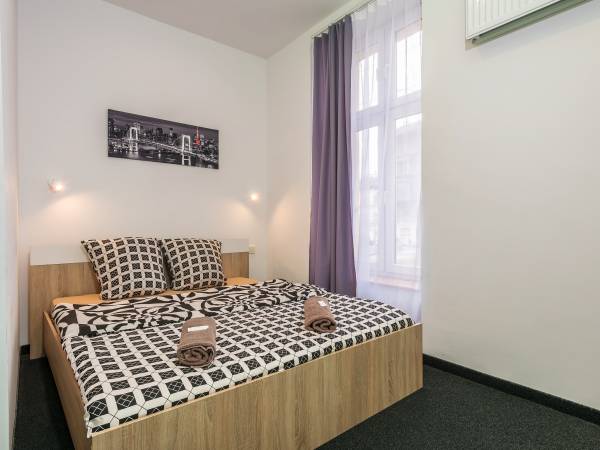 Hostel 70s and Apartmenty Queen