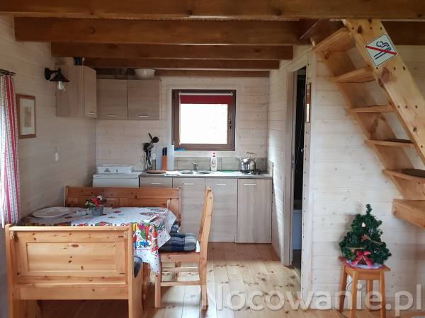 domek przy zagrodzie