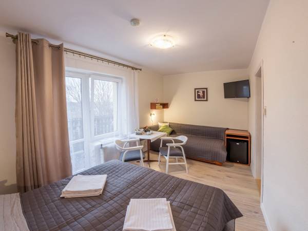 Pokój 2,3-osobowy z dodatkową sofą.