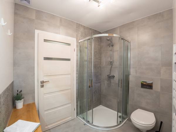 Apartament 2-pokojowy 4-osobowy z dwiema sypialniami.