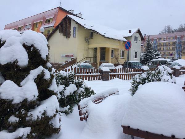 widok na budynek od ul. 1 Maja