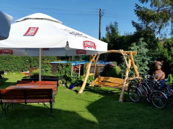 Ogród z basenem letnim