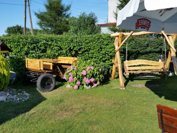 Ogród z basenem letnim