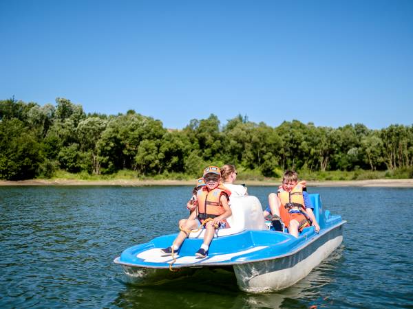 Pod okiem opiekuna zabawa na wodzie jest przednia :)