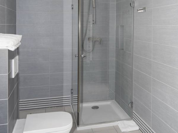 Łazienka przy niebieskim pokoju