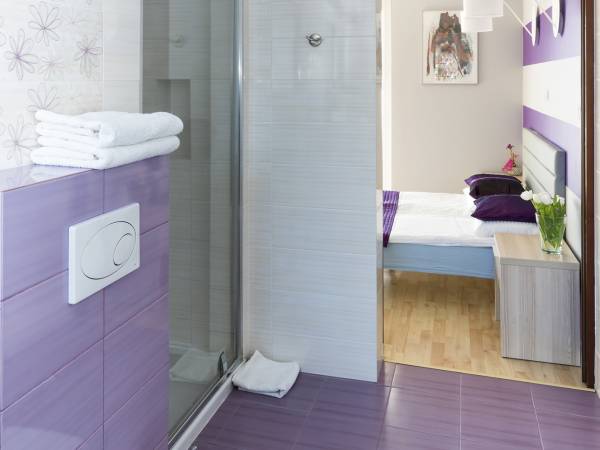 Łazienka pokoju fioletowego