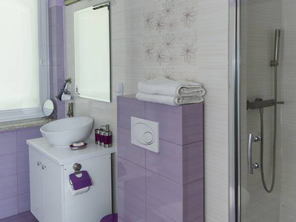 Łazienka pokoju fioletowego