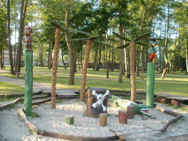Przy ośrodku - Park Edukacyjny - Wyspa Skarbów.